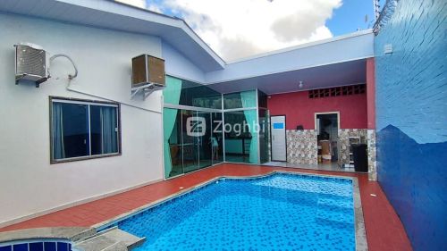Casa com três suítes é uma opção muito desejada.