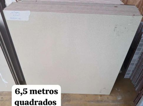 6,5 metros quadrados de piso porcelanato