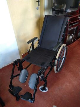Cadeira de rodas reclinável em alumínio 