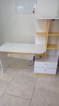 Escrivaninha branca