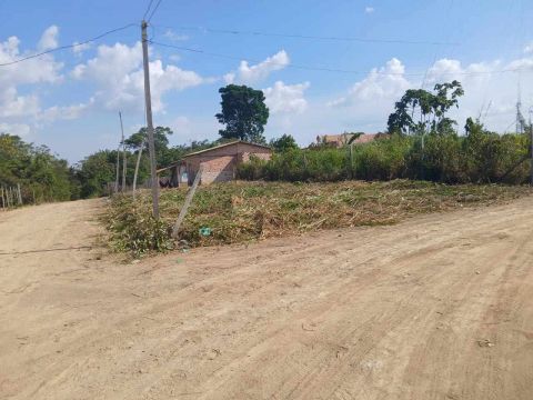 VENDO OU TROCO EM MOTO? ESSE TERRENO 10X30 TOP ?