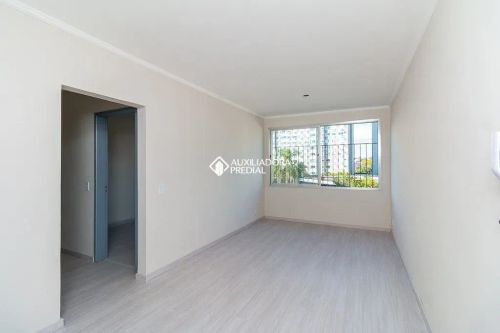 Apartamento de 02 dormitórios localizado no Bairro Teresópolis