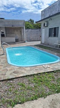 Casa - 3 quartos. 3 banheiros. Piscina - R$ 750.000,00.