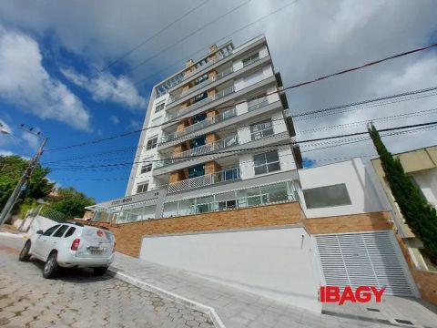 Excelente Studio 1 dormitório(s) em Pantanal - Florianópolis