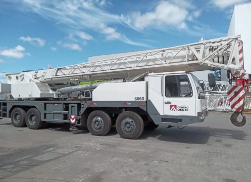 Marca: ZOOMLION Modelo: QY50V32  Capacidade: 50 toneladas