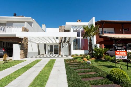 Venda de Casa em Condomínio em Porto Alegre-RS, bairro Terra Ville com 309m² Área Const.