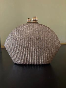 Bolsa de mão modelo concha 