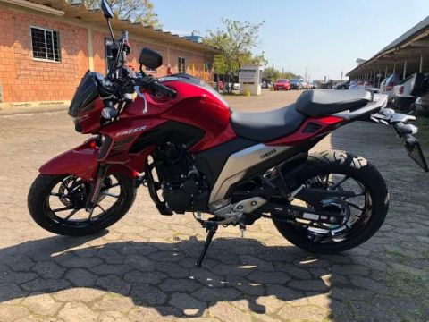 FZ25 Vermelha