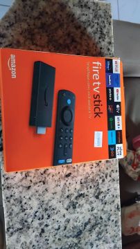 Fire TV Stick - semi novo - Simplifique sua experiência de TV