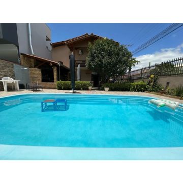 Vende-se casa com piscina no Centro de Camboriú/SC