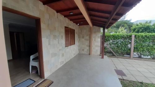 Casas e Sobrados em Rio Grande do Sul, Capão da Canoa, Rua Peri. 3 Banheiros 4 Dorm.