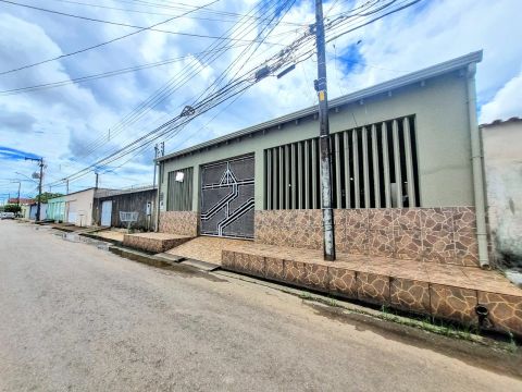 Casa Bairro Aponiã, Apto a Financiar com 3 Qtos, espaçosa