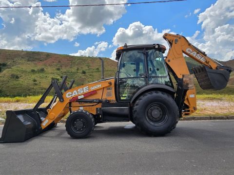 Retro escavadeira case 580N 2020 4100hs Único Dono com Rompedor Hidráulico.