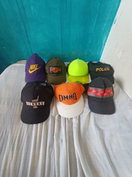 7 Bonés Diversos ums novos outros antigos 