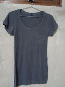 Camiseta básica cinza