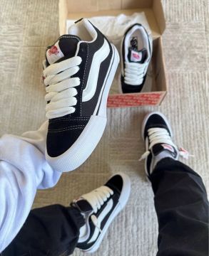 Tênis Vans Preto e Branco