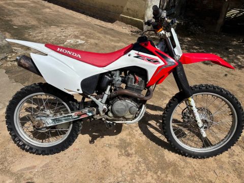 Honda CRF 230F - Moto Trail em Ótimo Estado