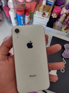 iPhone XR semi novo.