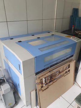 Maquina gravação e corte a laser 90x60 100w