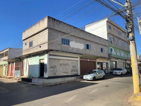 Excelente Prédio na Comercial da Quadra 3 / Renda de R$4.000 / Escriturado e Registrado