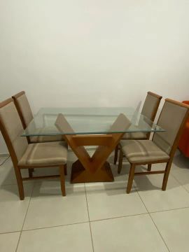 Mesa de Jantar com Tampo de Vidro e 4 Cadeiras