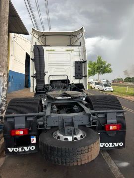 Caminhao Volvo FH 420 4x2