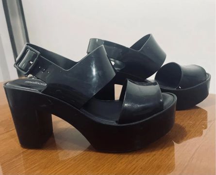 Sandália Melissa plataforma preta