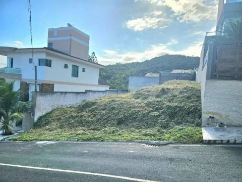 Excelente Terreno no Ariribá, área nobre de Balneário Camboriú. Perto da Praia Brava.