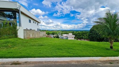 Lote Condomínio Vale Verde, com 405,00 m², quitado e registrado já com projeto pronto!
