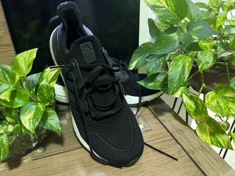 Vendo Tênis Ultraboost Adidas 
