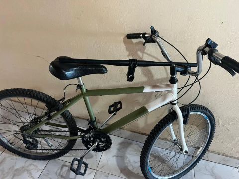 Bicicleta aro 26 excelente com marcha