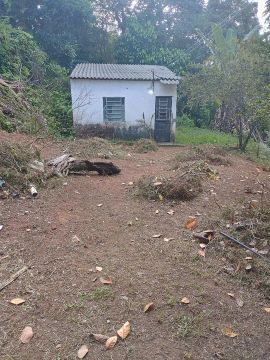 Vendo casa com terreno grande em Caetés 1