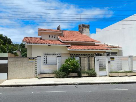 Casa Vendo e Aluga-se no Centro - Itabaiana/SE