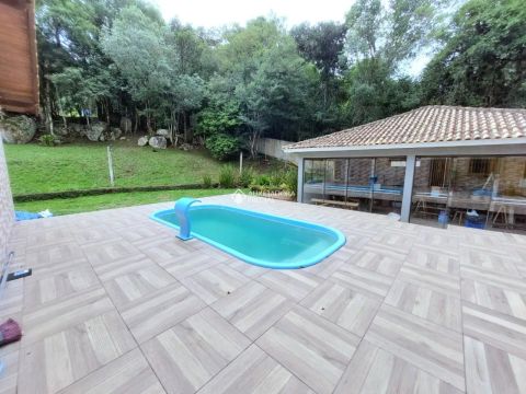 Belíssimo sitio situado no barro Lajeado em Porto Alegre
