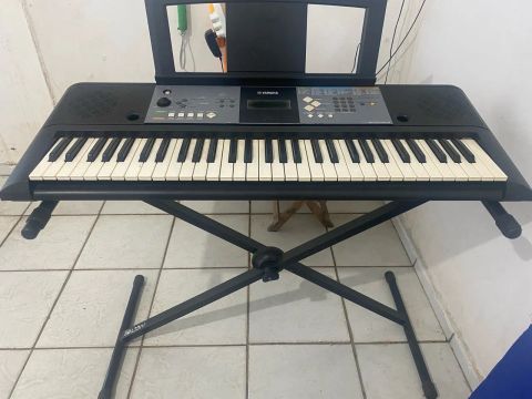 Teclado Yamaha PSR E233