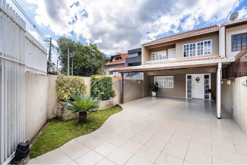 Sobrado com amplo QUINTAL e 3 VAGAS no Vista Alegre