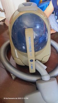 Aspirador de Pó Electrolux 1400W