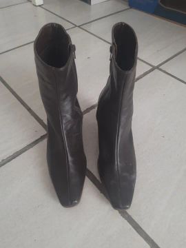 Botas de Couro Marrom