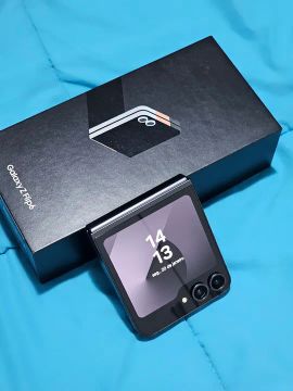 Samsung Galaxy Z Flip 6 - 512GB - Nota Fiscal e Garantia até 09/25