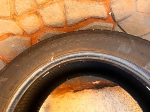Pneus 235/60R17 