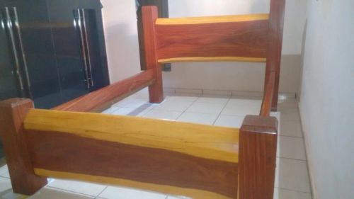 Cama de Madeira Maciça