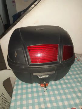 Baú de moto 33L Melc semi novo