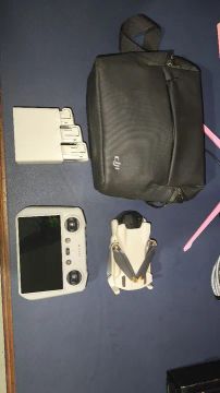 Drone DJI Mini 3 com Controle/Tela
