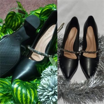 Sapatos pretos com salto fino