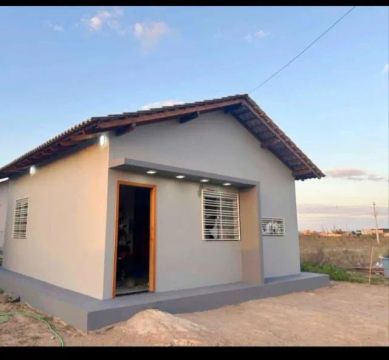 F. Casa disponível no bairro Caburai