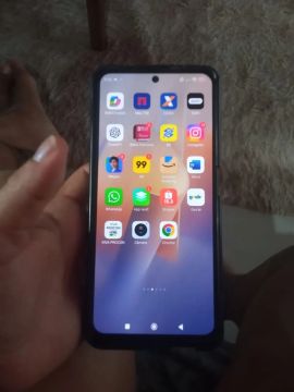 Smartphone Android com tela grande e câmera de alta qualidade