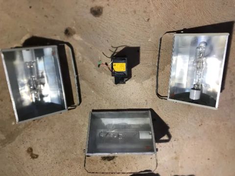  10 HOLOFOTES REFLETORES PARA QUADRAS ESPORTIVAS, CAMPOS DE FUTEBOL, PISCINA E ÁREAS
