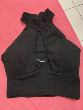 Cropped Preto com Decote