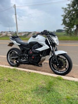 Yamaha XJ6 2012 branca