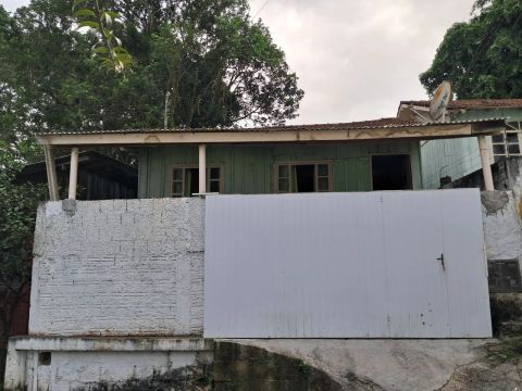 Vende-se casa no bairro itacorubi 